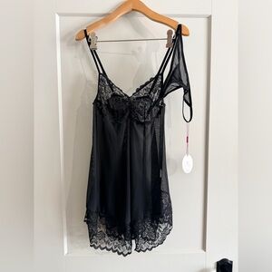 Chic Black Lace Chemise